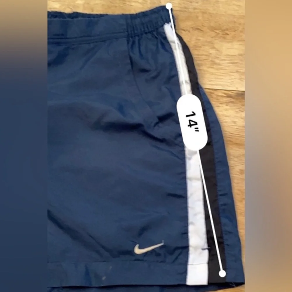 Nike Women’s Size Medium (8-10) Navy Nylon Jogging Shorts‎ With Accent Stripes